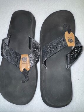 Yellow Box Black Leather Embossed Thong Sandals with Tan Accents